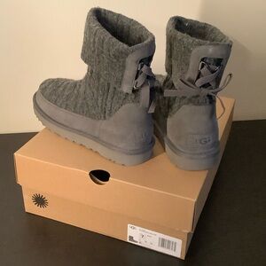 NWT UGG Charcoal Classic Mini Cabelle Knit Boots with Ribbon Accent